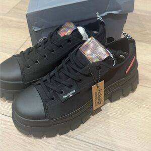 NIB | Palladium Revolt LO TX Women’s Black Platform Sneakers